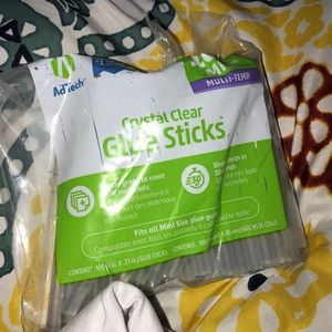 100 pack of mini glue sticks .